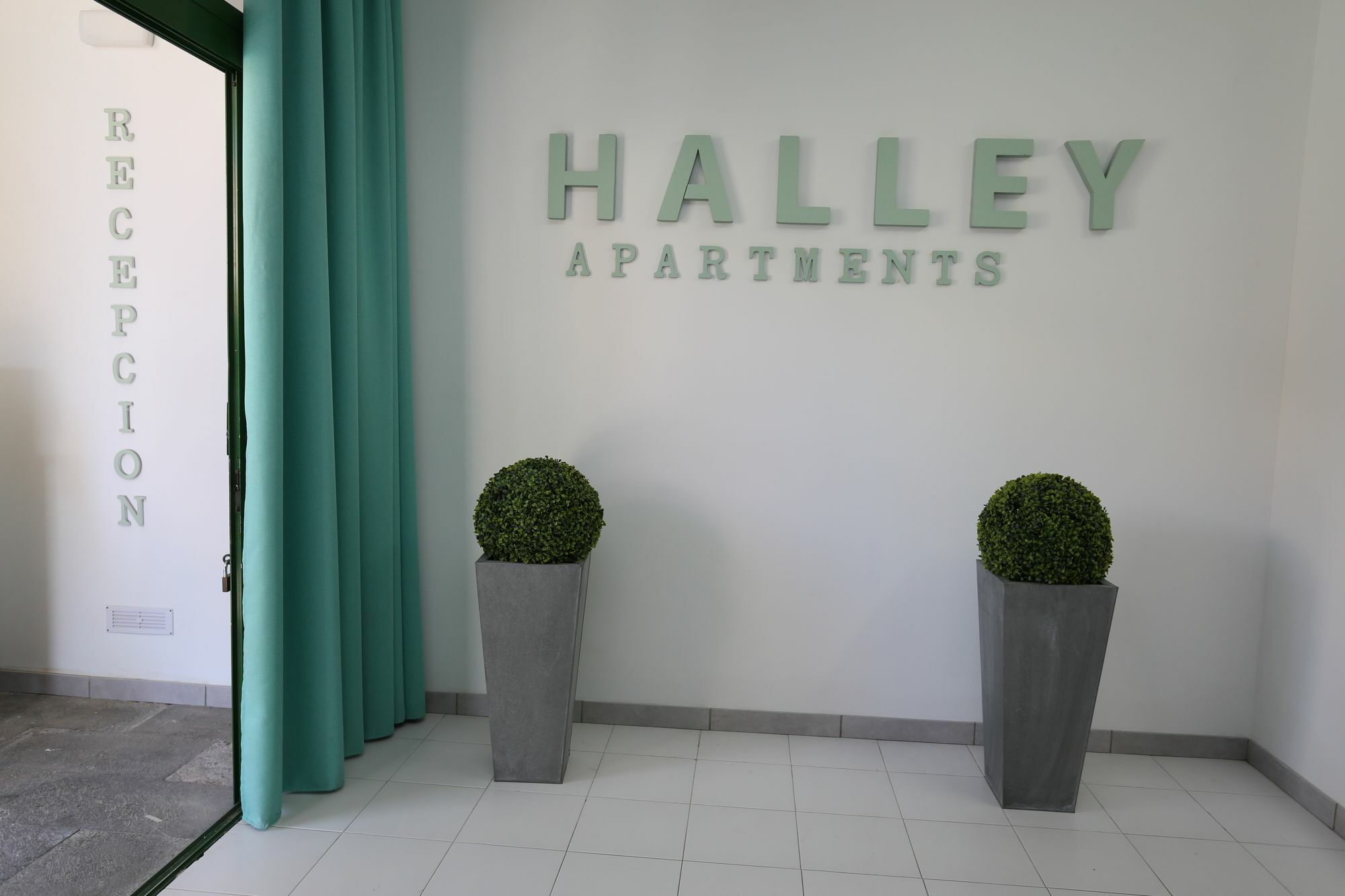 Apartamentos Halley Пуерто Рико Екстериор снимка